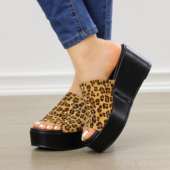 Leopard wedge slip on open toe sandal - Picture 6 of 8